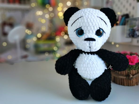 Panda from the series Big-eyed animals (crochet toy)