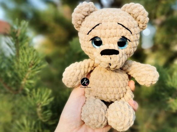 Bear from the series Mini Big-eyed animals (crochet toy)