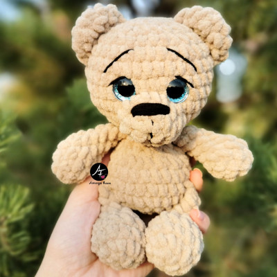 Bear from the series Mini Big-eyed animals (crochet toy)