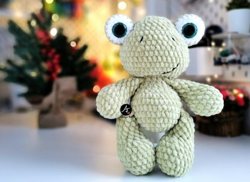 Frog from the series Big-eyed animals (crochet toy)