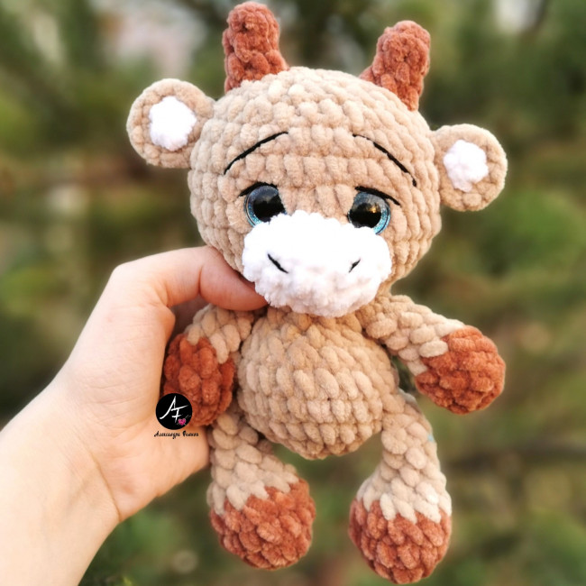 Bull from the series Mini Big-eyed animals (crochet toy)