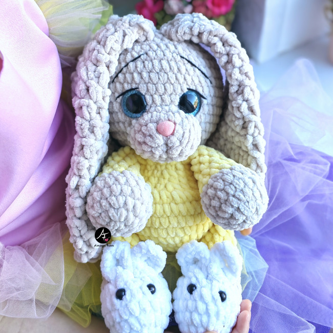 Bunny in pajamas from the series Big-eyed animals (crochet toy) Bunny in pajamas from the series Big-eyed animals (crochet toy)