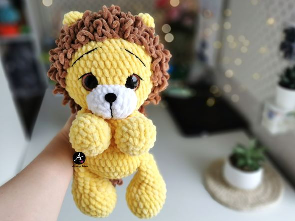 Lion from the series Big-eyed animals (crochet toy)