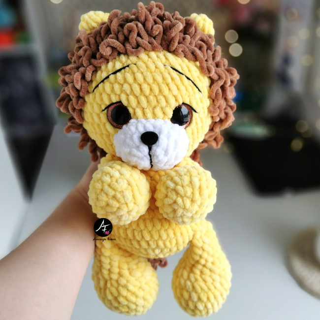 Lion from the series Big-eyed animals (crochet toy)