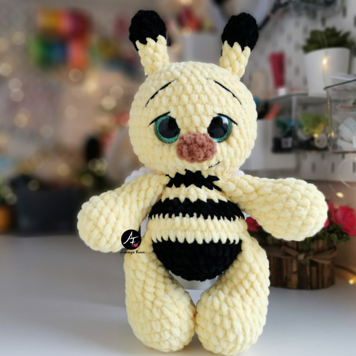 Bee from the series Big-eyed animals (crochet toy)