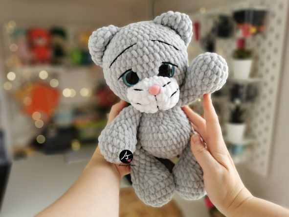 Cat from the series Big-eyed animals (crochet toy)