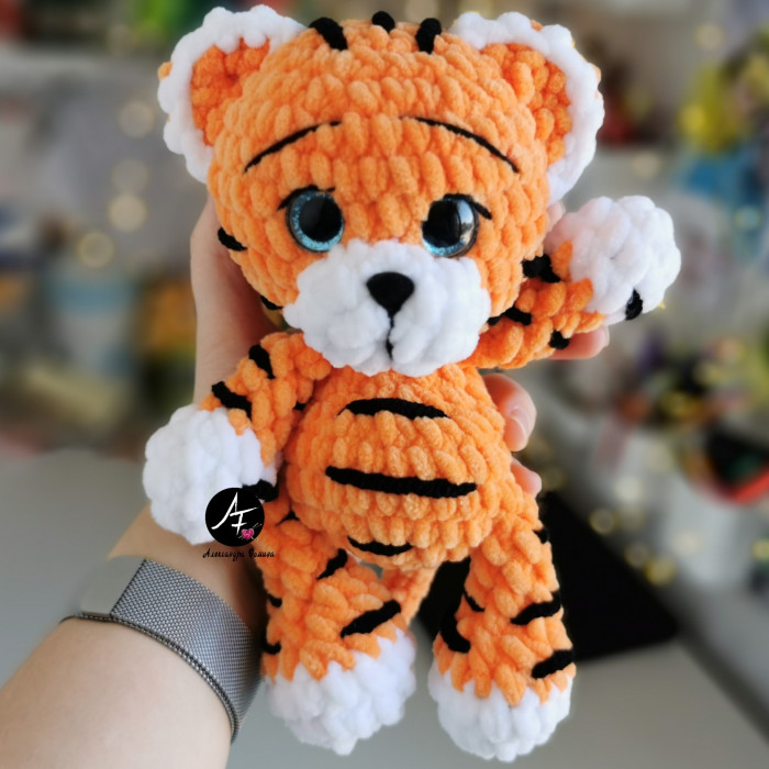 Tiger from the series Mini Big-eyed animals (crochet toy)