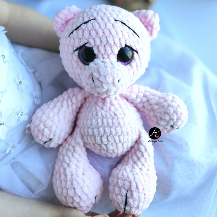 Pig from the series Big-eyed animals (crochet toy)