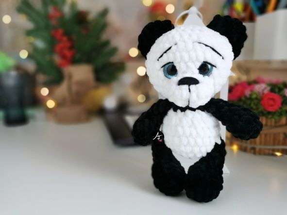 Panda from the series Mini Big-eyed animals (crochet toy)