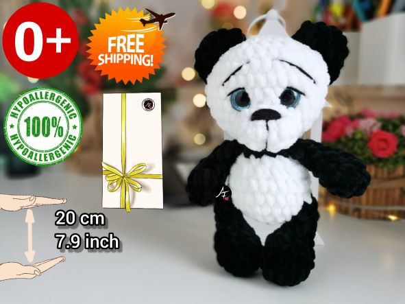 Panda from the series Mini Big-eyed animals (crochet toy)