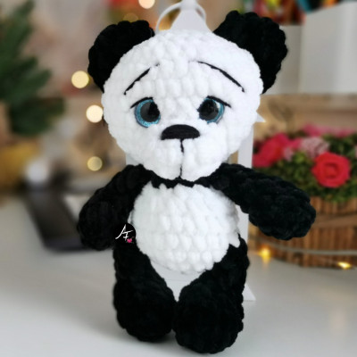 Panda from the series Mini Big-eyed animals (crochet toy)